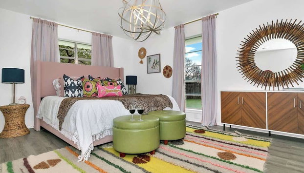 A Crystal Place Hot Tub 1 Blk off Main St! - Foto 3, Zimmer