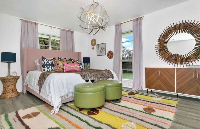 A Crystal Place Hot Tub 1 Blk off Main St! - Foto 8