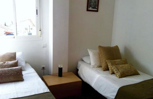 Penthouse with Private Roof terrace and jacuzzi - Photo 31