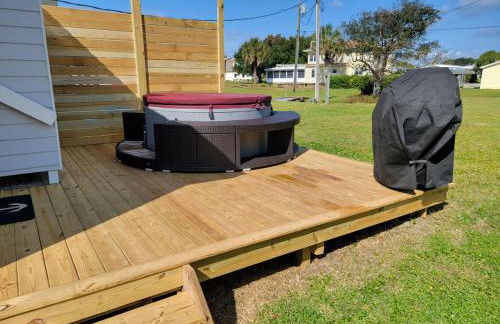 Waterfront, dock, Hot tub, kayaks, King Bedroom with amazing views, RELAXATION, 2 miles to the beach - Foto 28