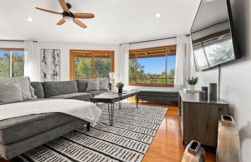 Majestic 5BR Villa with Guesthouse, Pool & Spa - Foto 37