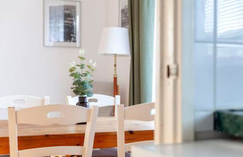 Bright 2BR flat off trendy Chiswick High Road - Photo 23