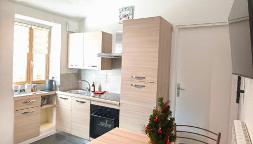 Hideaway Apartments - Ski Sauze d'Oulx and the Via Lattea - Photo 4, stove