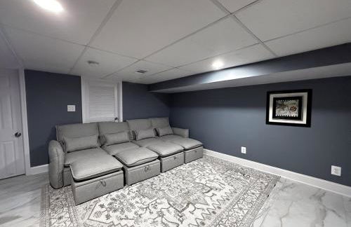 South Philly Retreat with Movie Nights and Backyard BBQ - Foto 26