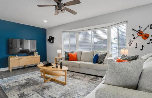 Luxe by Jenn - 3BR Retreat with Heated Pool - Photo 51