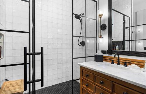 Luxury TC Loft: Historic Condo! - Foto 43