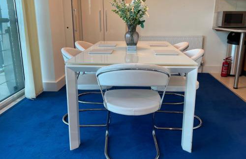 Quay & Sea View Spacious Modern Secure Parking - Photo 30