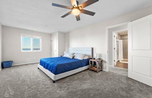 Lakefront - Spacious Family Getaway with Dock! - Foto 27