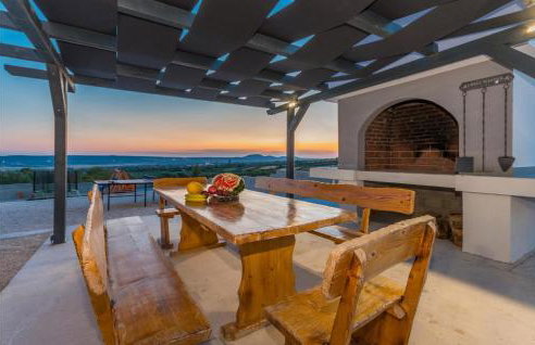 Cozy Home In Tinj With Wifi - Foto 6