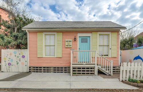 1 Mi to Beach Colorful Cottage in Galveston! - Foto 1
