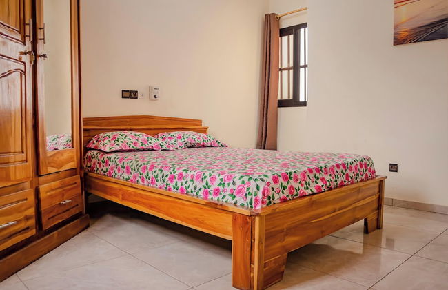 Lome City Apartment - 3 Bedrooms - Photo 4