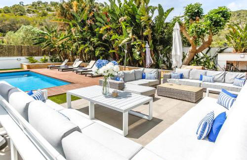 Tranquil large 6 bedroom family Villa sleeps 20 near sitges - Photo 1