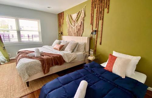 Easy PATH&Bus access- NYC| designer home + Deck. - Photo 23