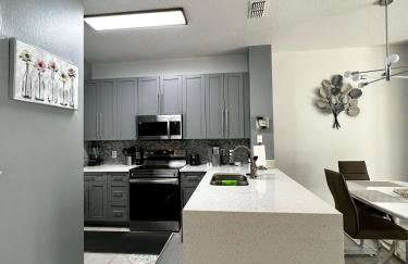 Stylish 3 bd townhouse near Disney with private pool. - Photo 6