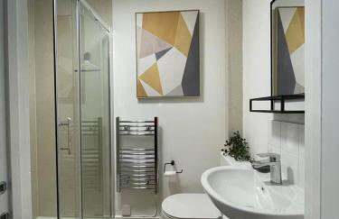 Cozy One Bed Flat at Dawe Luxury Suites - An Entire Apartment near Ely Cathedral & Train Station - The Perfect Base to Explore Ely, Cambridge, Norfolk & London - 2 Guests Max & Pet Friendly - Photo 14