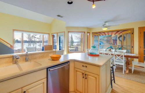 Elk Rapids Condo with Balcony Overlooking Elk Lake! - Foto 10