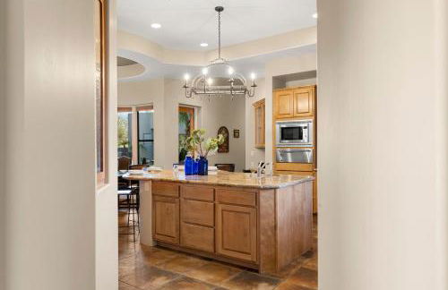 The Debonair Derby by PaseoHomesAZ with Heated Pool - Foto 6