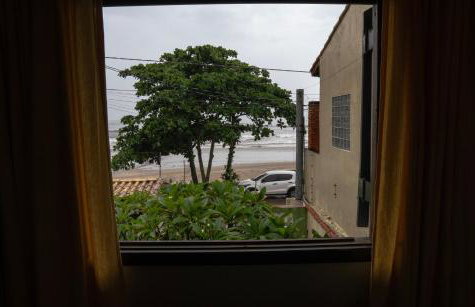 Vista para o mar e a poucos passos da praia - com Wi-Fi - Photo 12