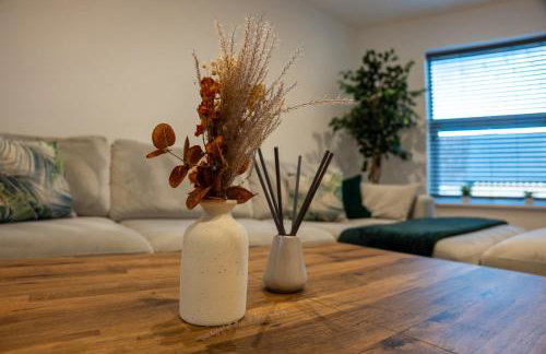 High End Contractor Apartment - 5 Separate Beds - Free Parking - Foto 27