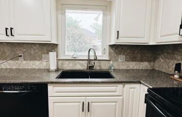 Newly Renovated Home With Pool - Foto 41