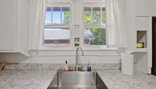 Bohemian Bungalow Pac-Man, walk downtown, pet friendly - Foto 5