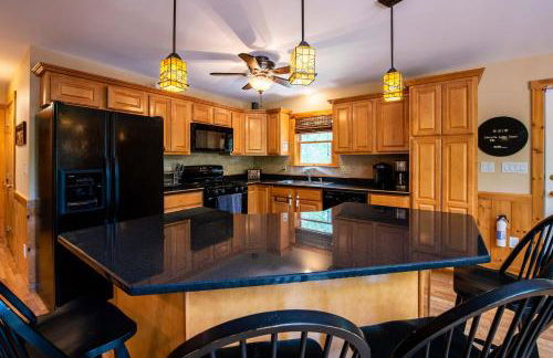 Massive Log Chalet with Hot Tub - Foto 44