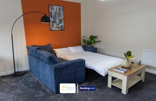 Large 2 Bedroom Apartment By The One Retreats Short Lets & Serviced Accommodation Horley Close To Gatwick Airport - Foto 63