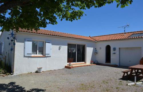 NOIRMOUTIER : LOCATION DE VACANCES POUR 8 PERSONNES À BARBÂTRE - Photo 1