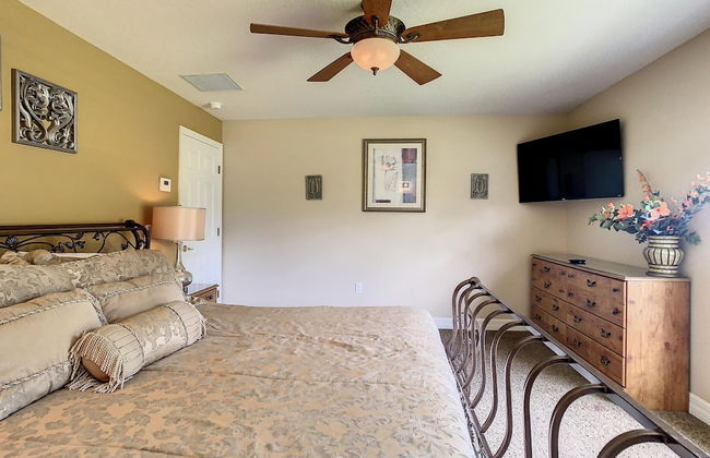 Fantastic 7 Bed 6 Bath in Prestigious Gated Comm - Foto 54