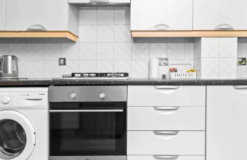 Three Bed House - Parking - Garden - Fast Wi-Fi 19LL - Foto 18