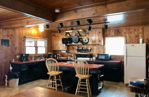 'Northside' Cottage w screened in porch - Photo 7