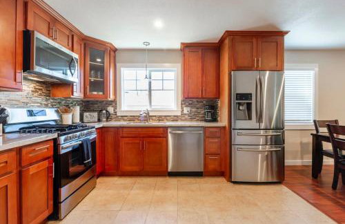 Marbella Lane-Spacious 5BR Ideal for Biz & Families in SJ - Foto 8