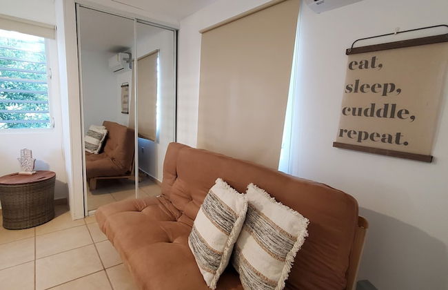 Comfy apartment 8 minute walk from beach - Photo 3