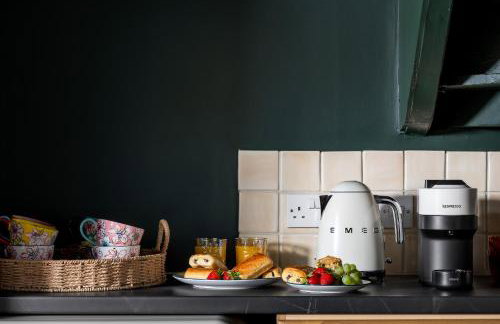 Chipping Campden Shabby Chic on Famous High Street - Photo 14