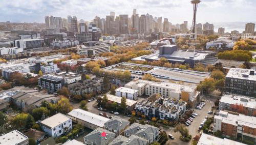 Rare 3BR Modern Urban Escape Private Garage - Foto 5