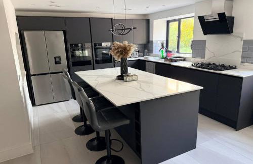 Luxury home 5 bedroom 3 bathroom games room parking - Foto 14