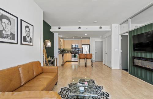 Downtown Dallas High Rise with Free Parking, Gym, Pool, City Views - Foto 2