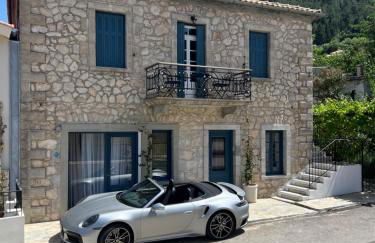 AV Suites - Maria - Photo 1