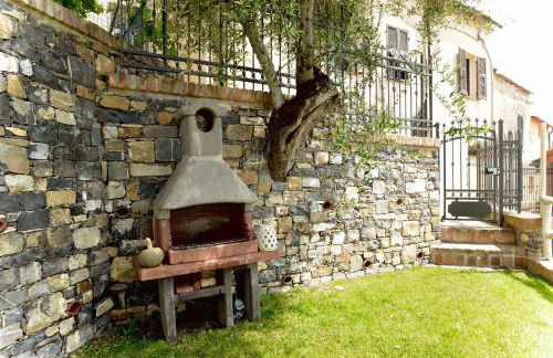 casa con mini piscina, giardino e area giochi per bambini - Foto 16