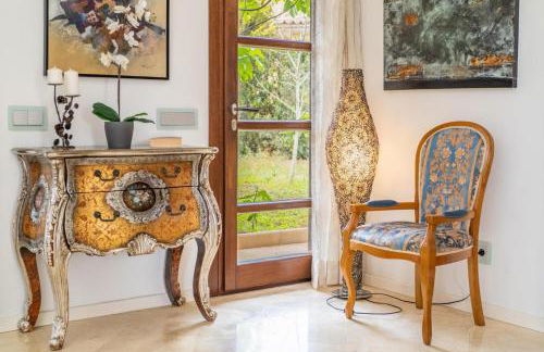 Villa de lujo con piscina, jacuzzi, jardín y terraza - Foto 6