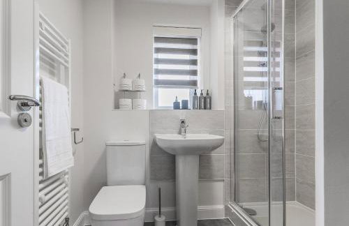 Cozy 2 Bed in Milton Keynes Free parking & WiFi - Photo 34