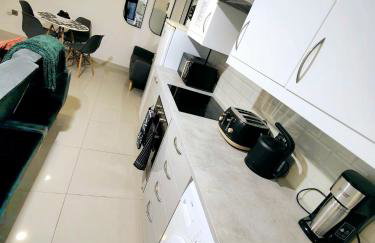 Luxurious 3 bed Ensuites & kitchenettes Nr LGI Hospital & Uni - Free 5G WIFI & Netflix Short Stays - Contractors Free Parking - Foto 53