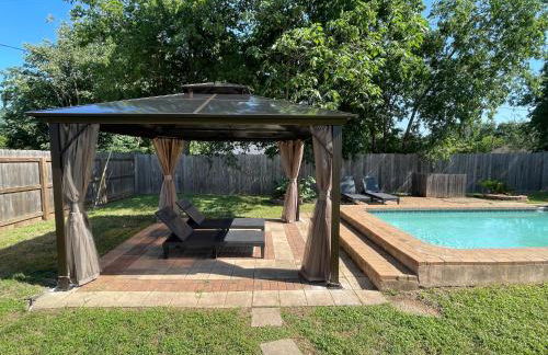 Luxury 4BR Oasis with Pool, Hot Tub & Game Room! - Foto 30