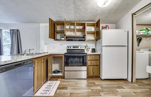 Riverfront Floral City Stay with Dock and Hot Tub! - Foto 9