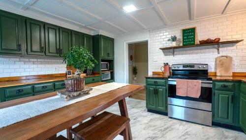 Fern Landing - Modern, Spacious, Firepit, Fully Fenced In Yard - Foto 4, stove, dishwasher, pet friendly, toaster, minibar