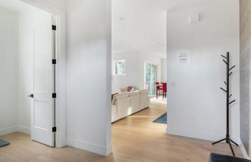 Elegant 3-Story House with Private Backyard in WA - Photo 10