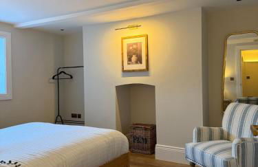 Spacious Luxury Apartment in the Heart of Shrewsbury Sleeps 6 - Photo 19