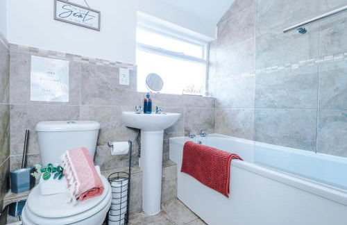 Charming 1-bed house in Chester by 53 Degrees Property, Ideal for Couples & Business, Amazing Location - Sleeps 4 - Photo 23