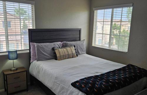 This cute 3 bedroom 2 and half bath is cozy - Photo 61