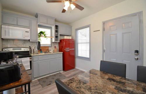 SuperValue Suite #4 @ East End Revitalized - Foto 2